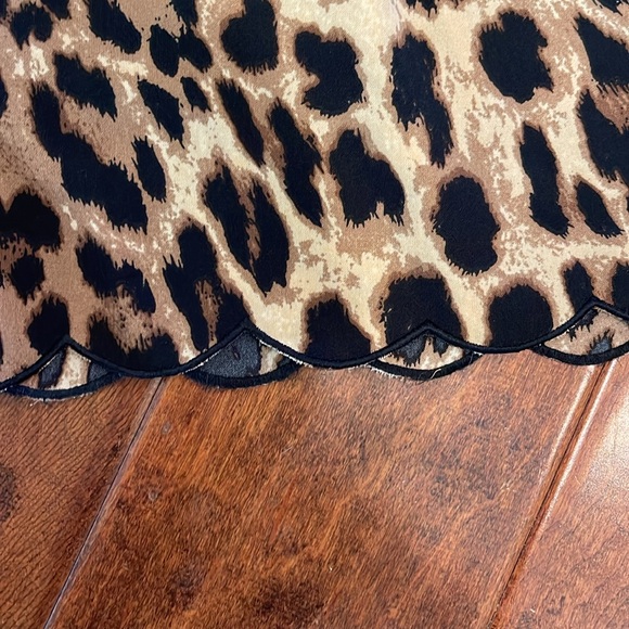 HOST PICK. Ladies cheetah print shorts - Picture 3 of 4